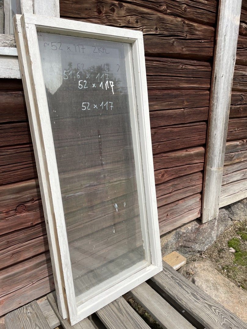 Ikkunat, perinteiset, sisäpokat, n. 52cm x 117cm
