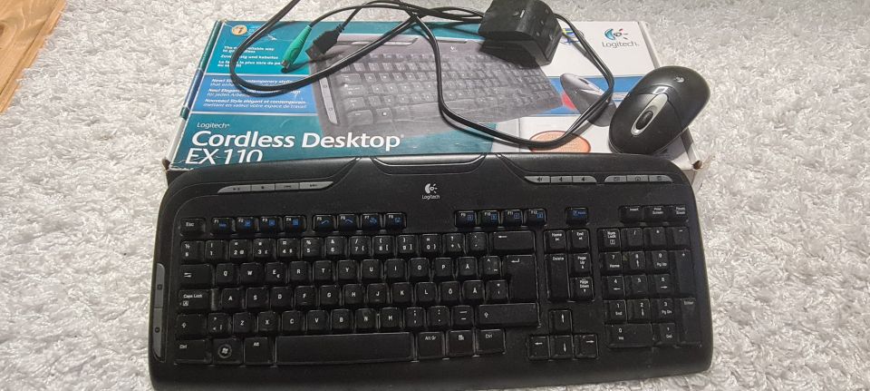 Logitech EX 110 langaton näppäimistö ja hiiri