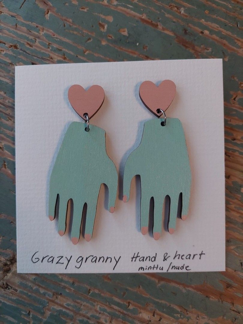 Grazy granny Hand & heart korvikset