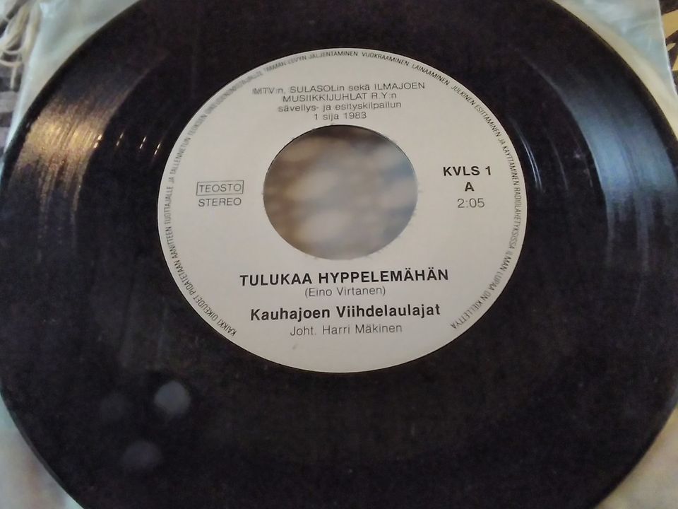 Kauhajoen Viihdelaulajat 7" Tulukaa hyppelemähän