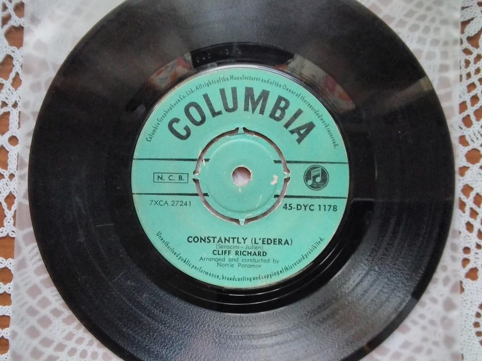 Cliff Richard 7" Constantly (L'edera)