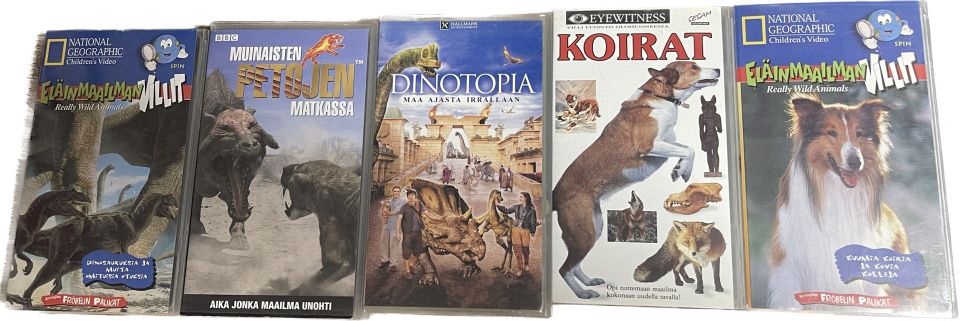 VHS Setti Eläimiä koiria dinosauruksia