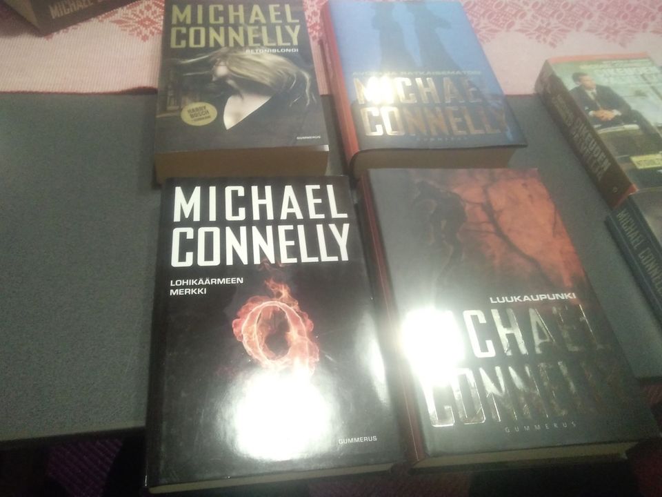 Michael Connelly x 9
