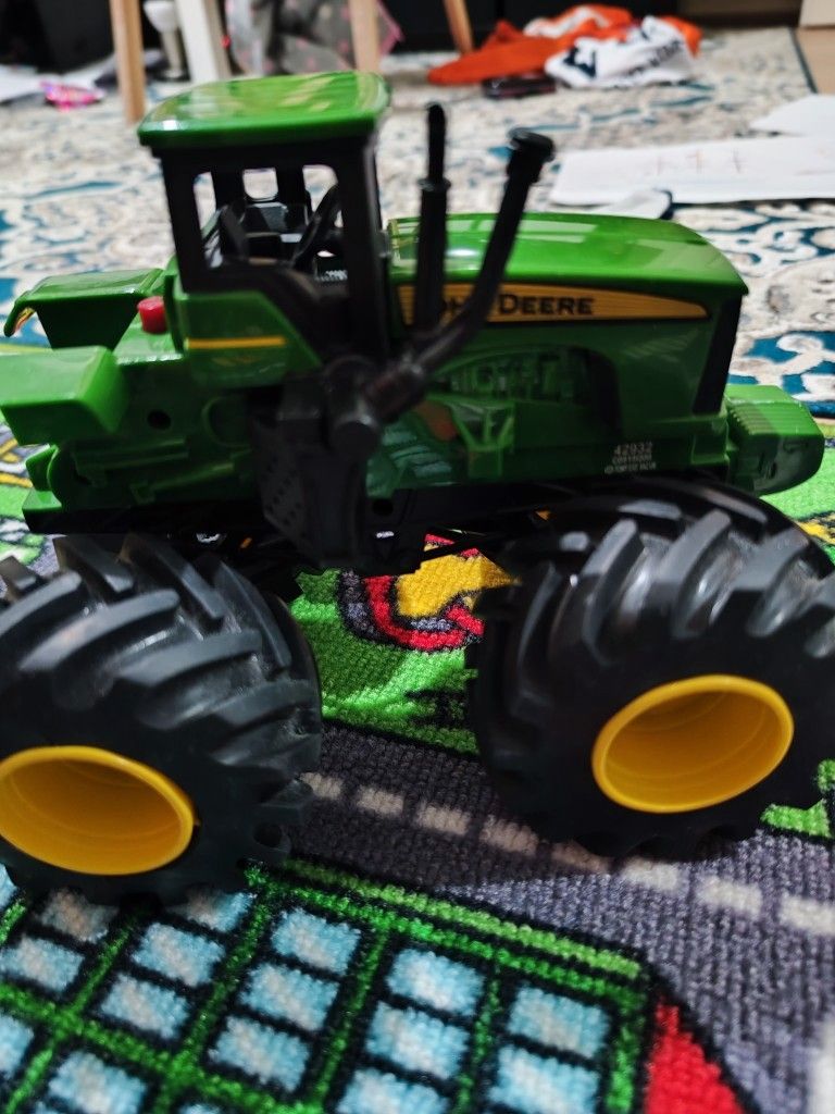 John Deere traktori