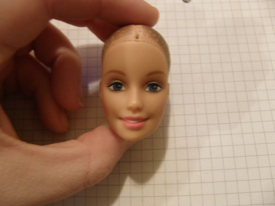 Nätti Generation Girl- kasvoinen Barbie- nuken pää