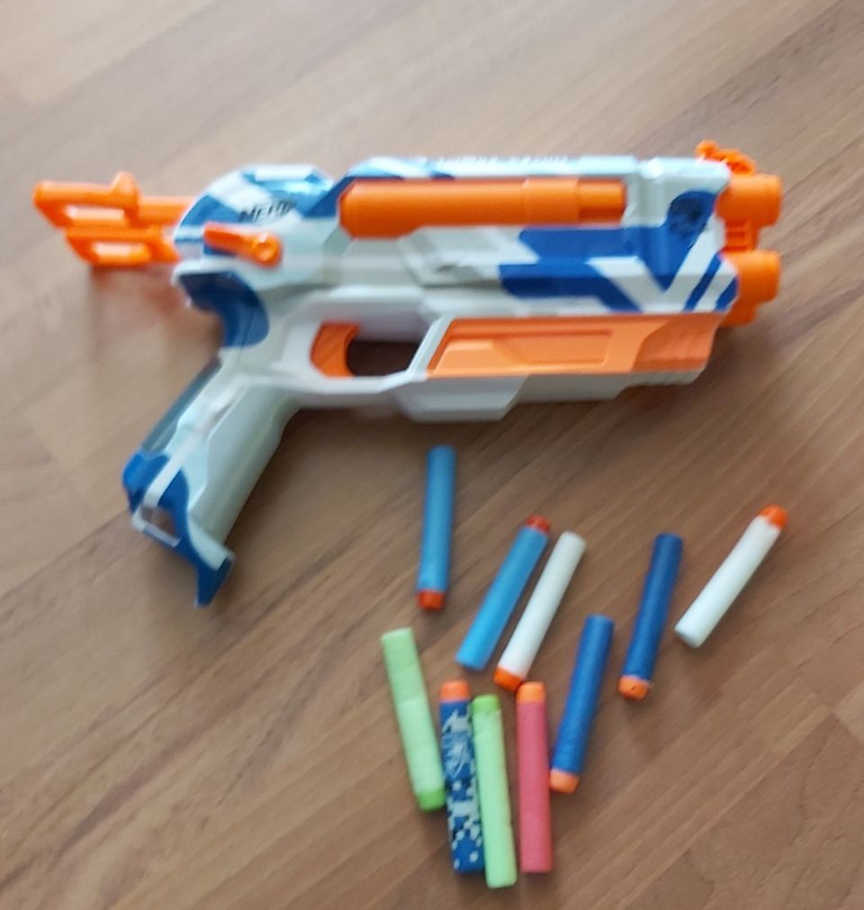 Nerf pehmonuoliase Splitstrike ( 2 pyssyä yhdessä)