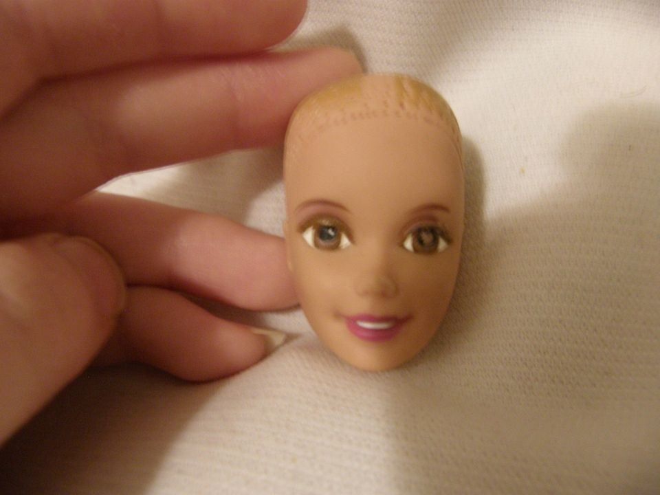 Barbie- nuken pää