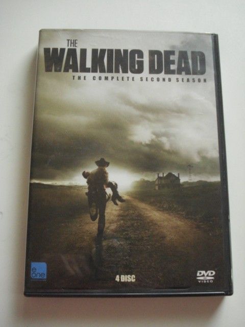 2 THE WALKING DEAD DVD:tä, 2. Ja 4. kausi