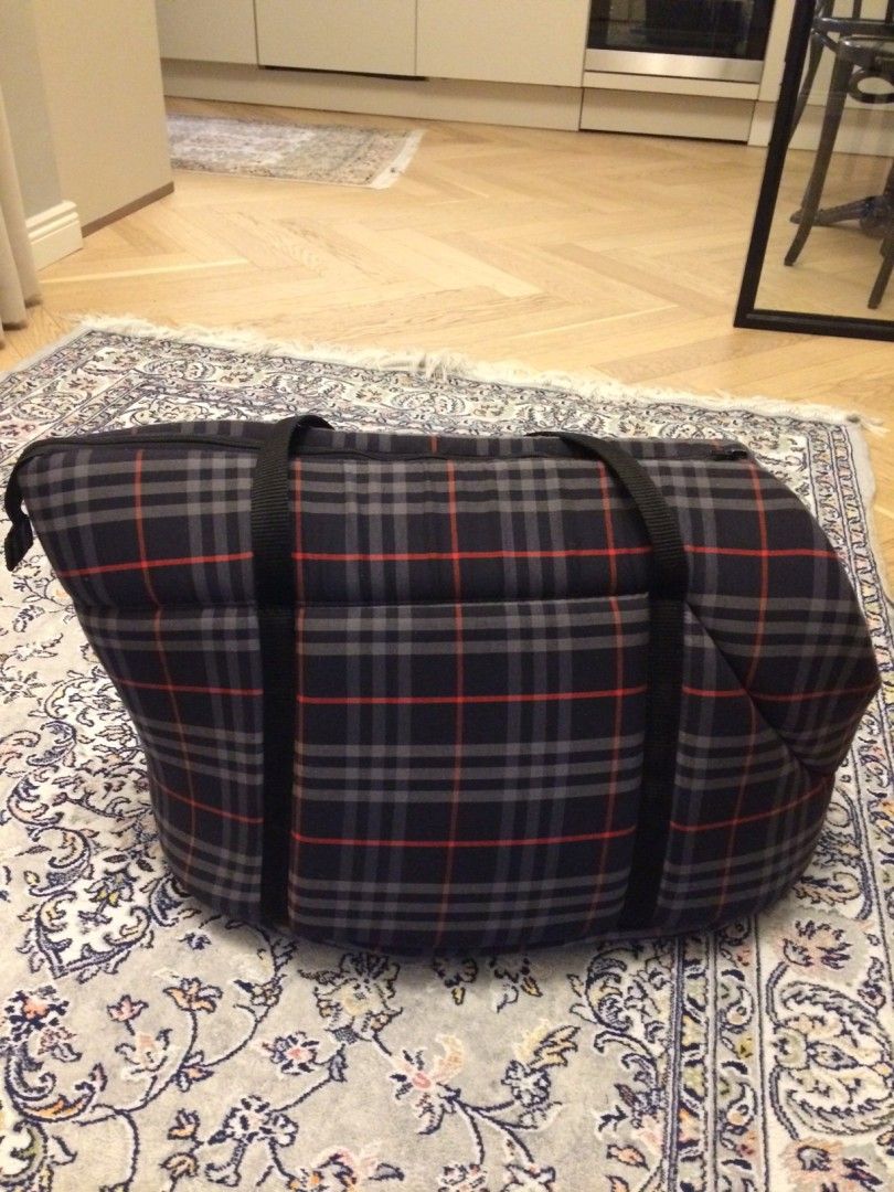 Burberry koiran kantolaukku