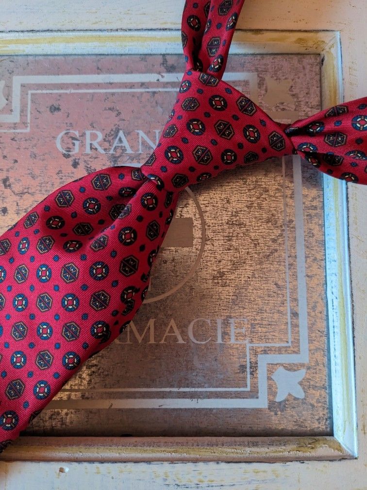 Marja Kurki solmio silkkiä punainen pallokuvio
