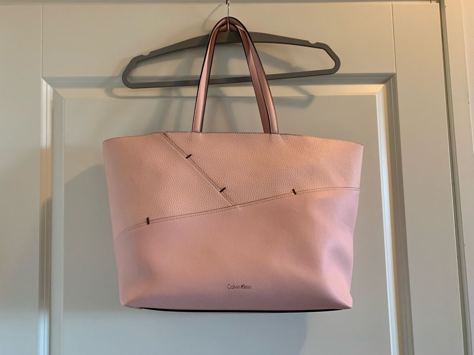 Calvin Klein pinkki laukku