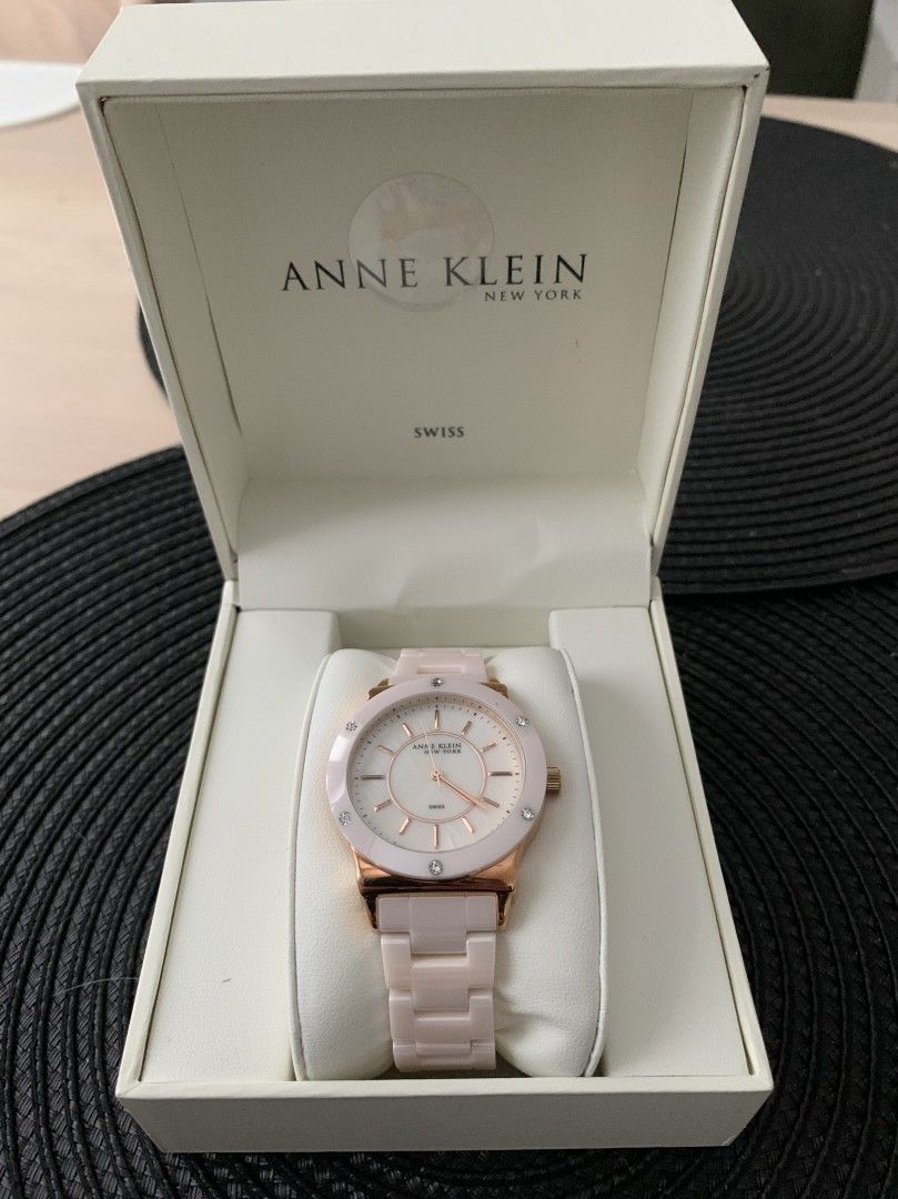 Anne Klein Swiss vaalenpunainen vaalea rannekello / naisten kello