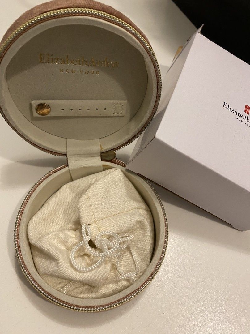 KAUNIS KORURASIA, ELIZABETH ARDEN