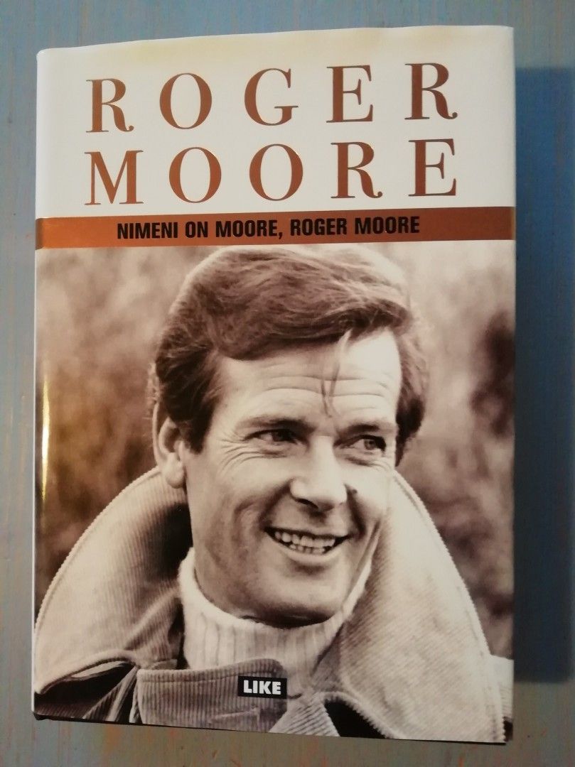 Nimeni on Moore, Roger Moore *signeerattu