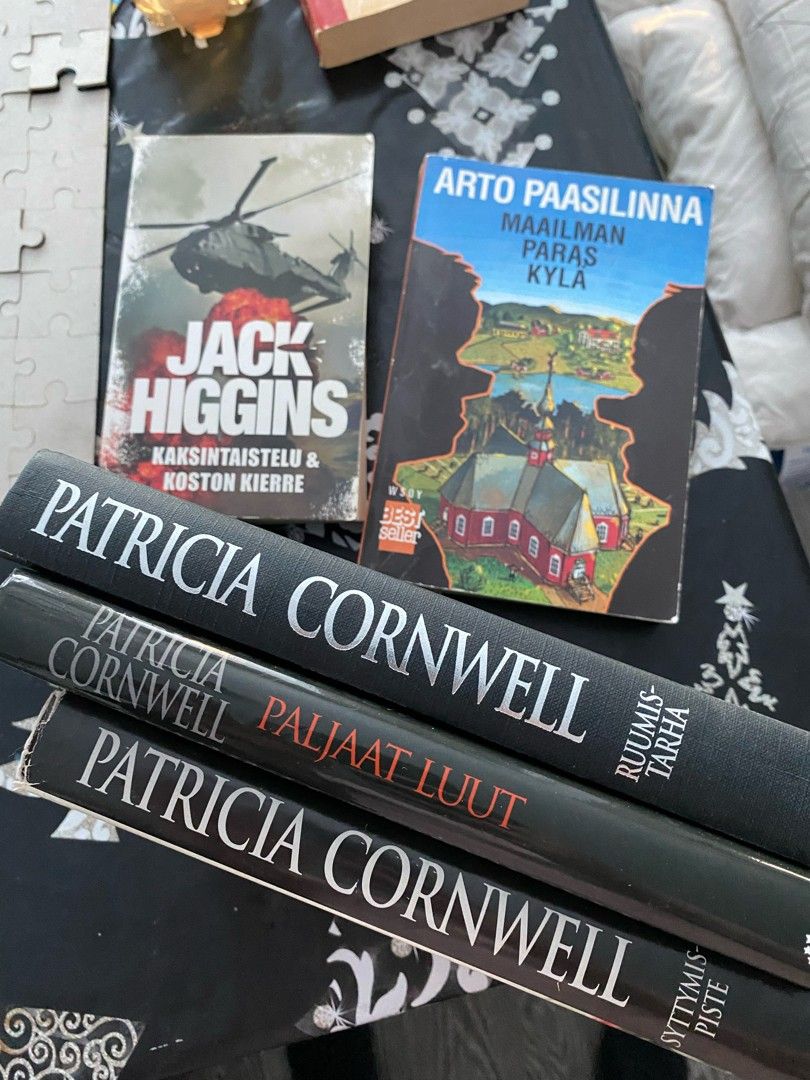 Kirjoja,Cornwell,Paasilinna, Higgins