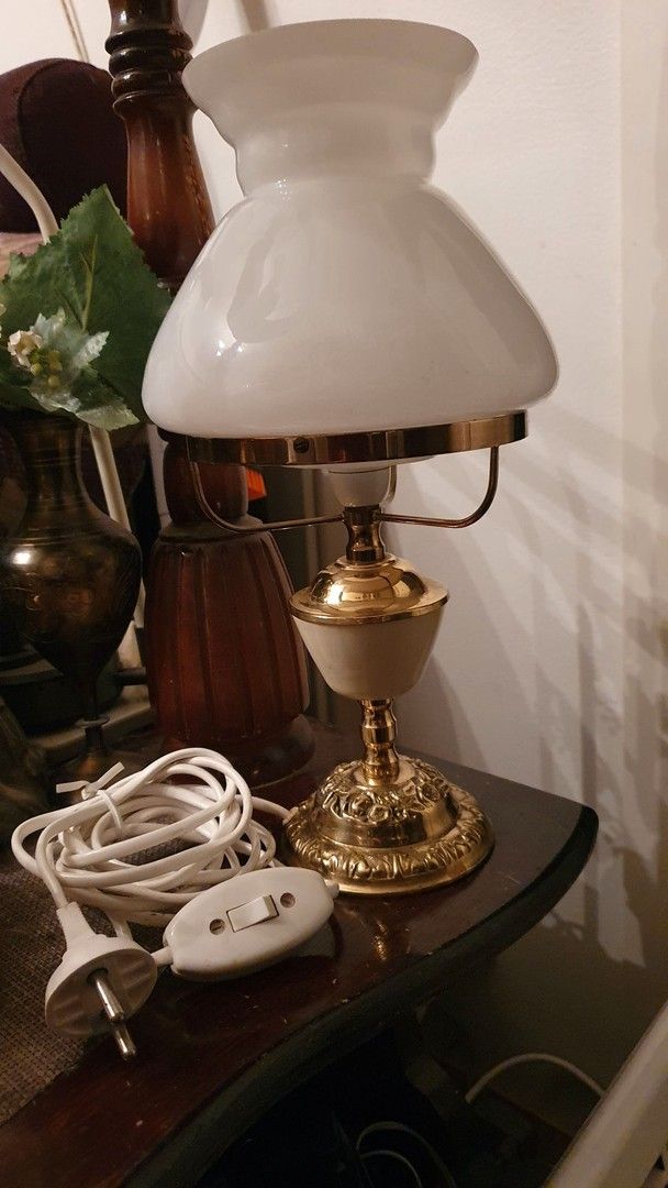 Pöytälamppu messikiä vanha+kupu+lamppu