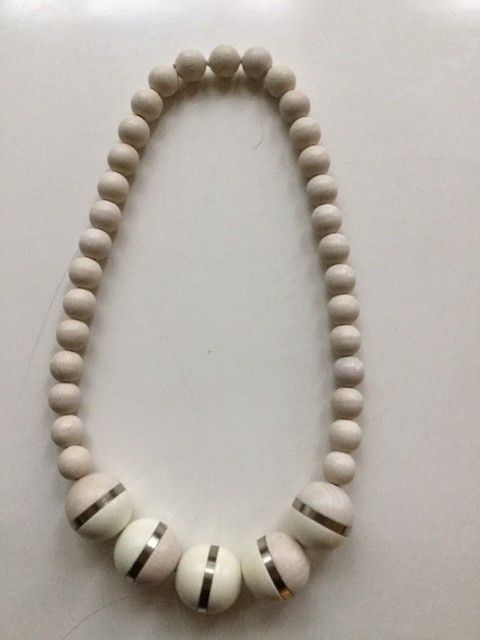 Aarikka vaaleat helmet, pituus 50 cm