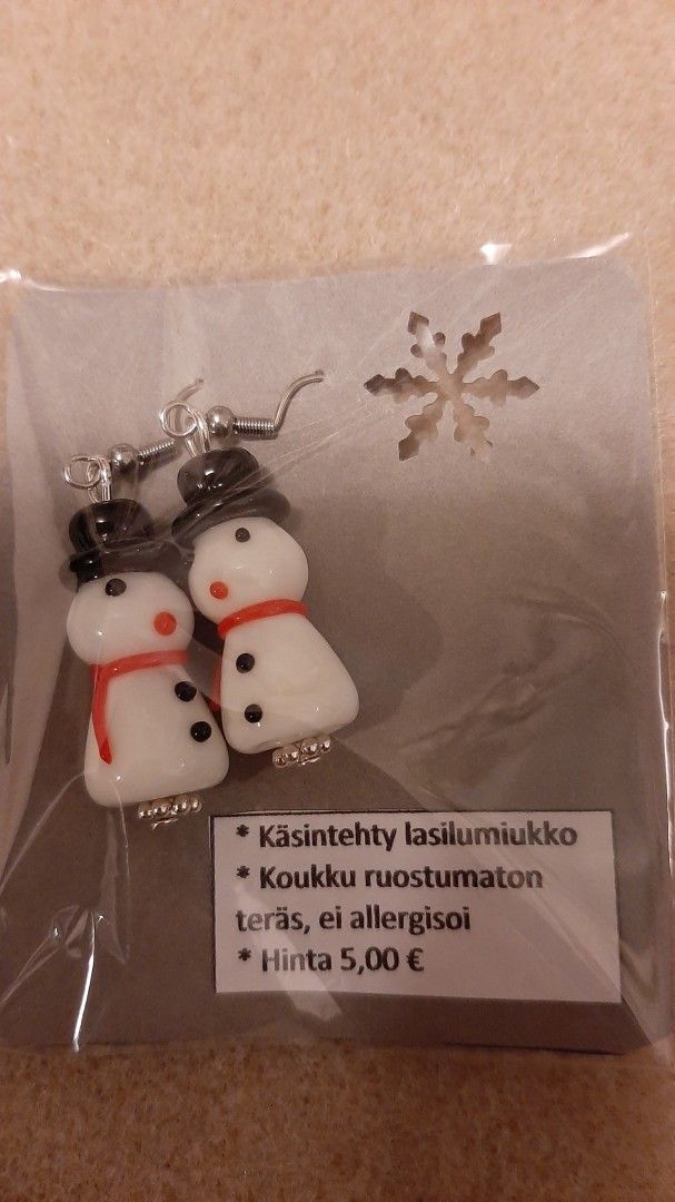 Käsintehty lasilumiukko korvakorut