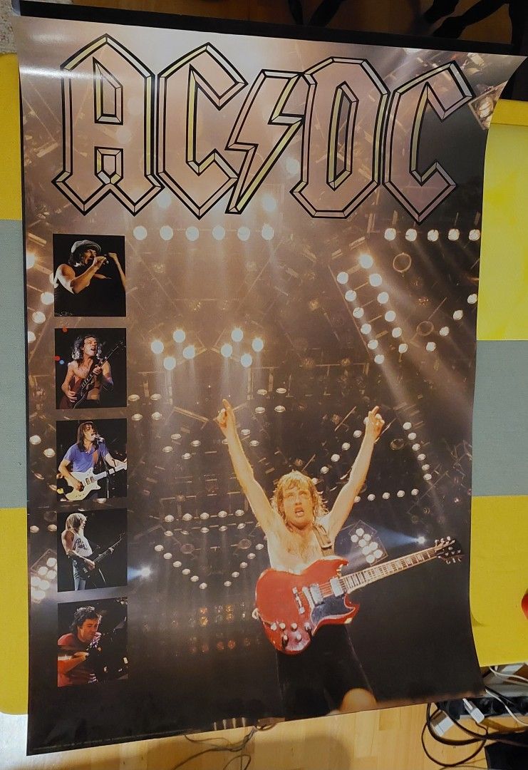 Iso AC/DC juliste