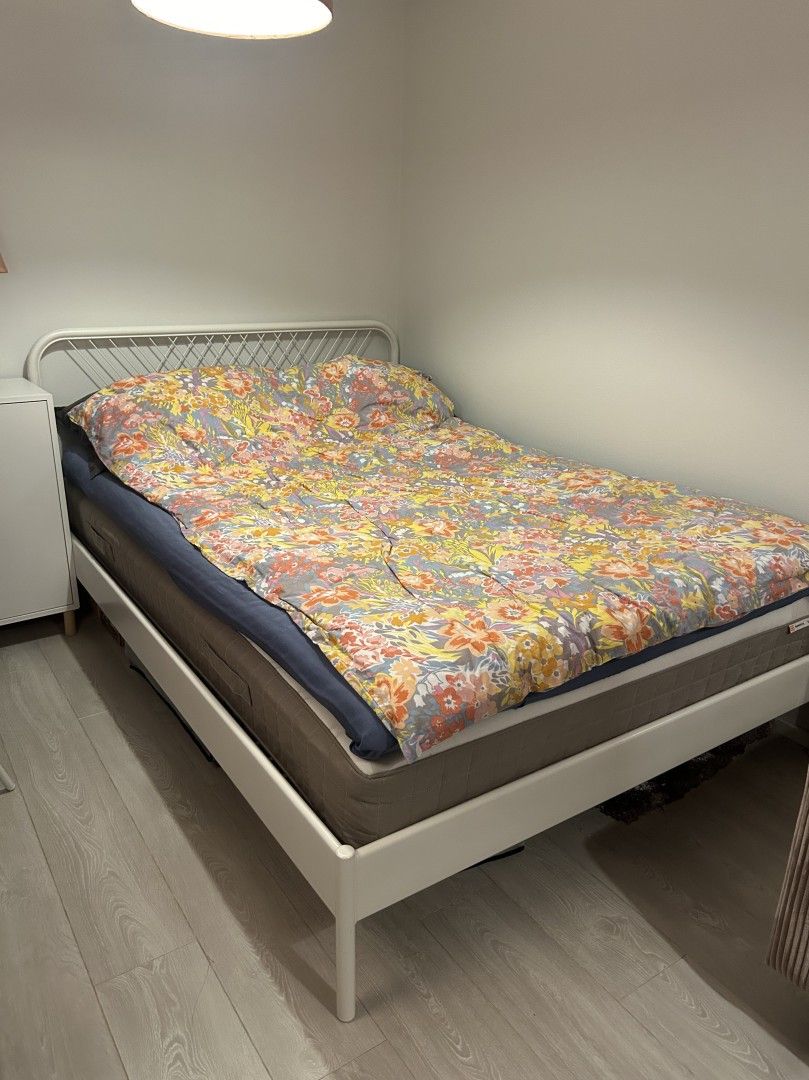Ikea NESTTUN sängynrunko 140x200cm
