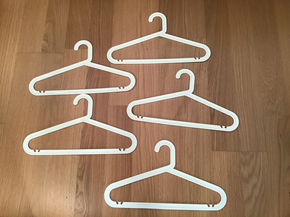 Ikean valkoiset Bagis vaateripustimet, 5 kpl