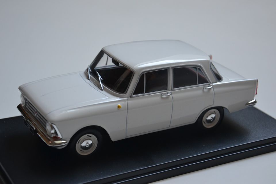 Pienoismalli Moskvitch 408 Elite 1966 valk, 1/24