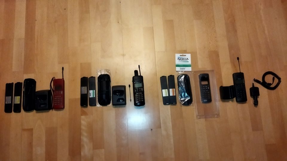 3 kpl Nokia 101 NMT puhelin + tarvikkeita, yhdessä