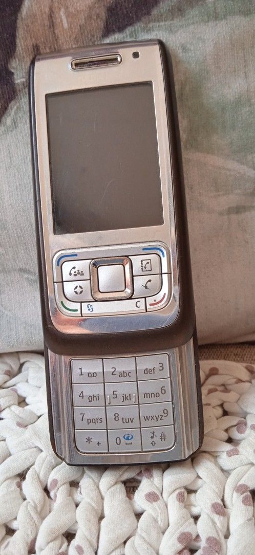 Retro Nokia E65