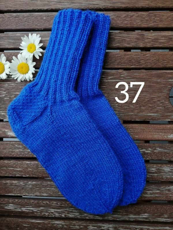 37 siniset villasukat