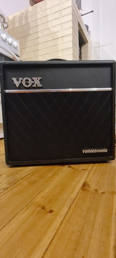 VOX VT40+ 60W 10" kitaravahvistin kuin uusi