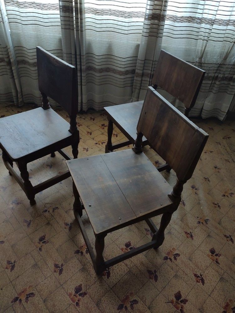 Vanhoja tuoleja
