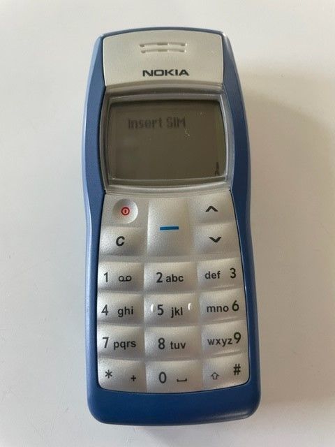 Nokia 1100 puhelin