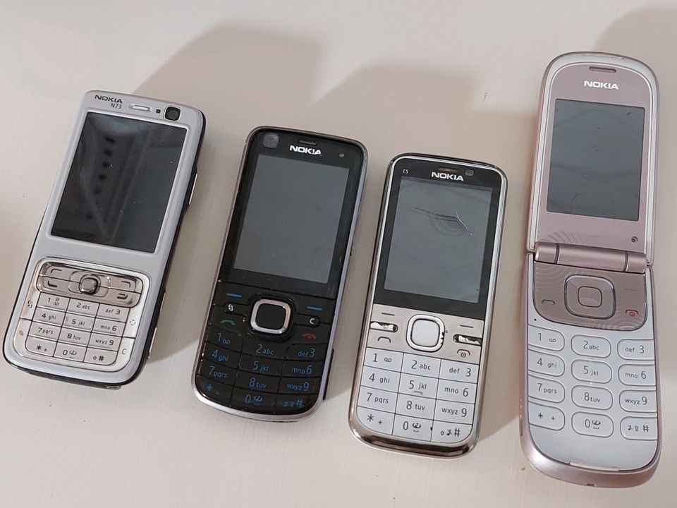 Nokia 6220 musta puhelin