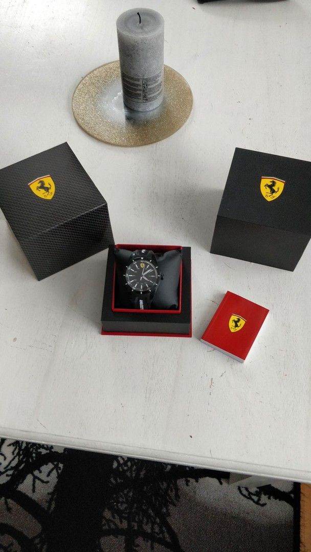 Ferrari rannekello