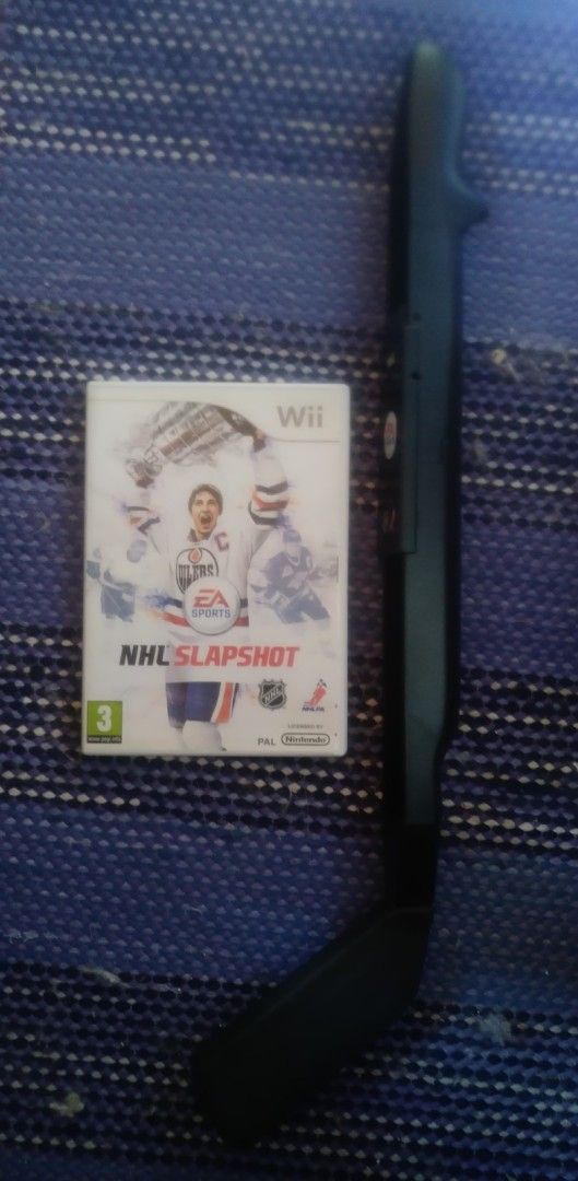 Nintendo Wii NHL Slapshot-peli ja maila-ohjain