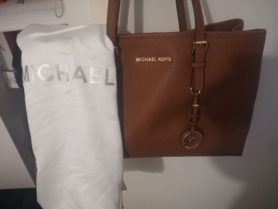 Michael kors jet set travel laukku