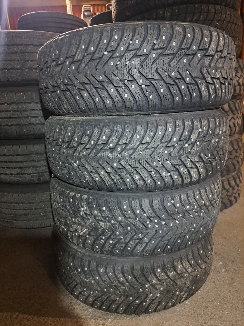 205/60R16 96T Nokian HKPL8 nastarenkaat