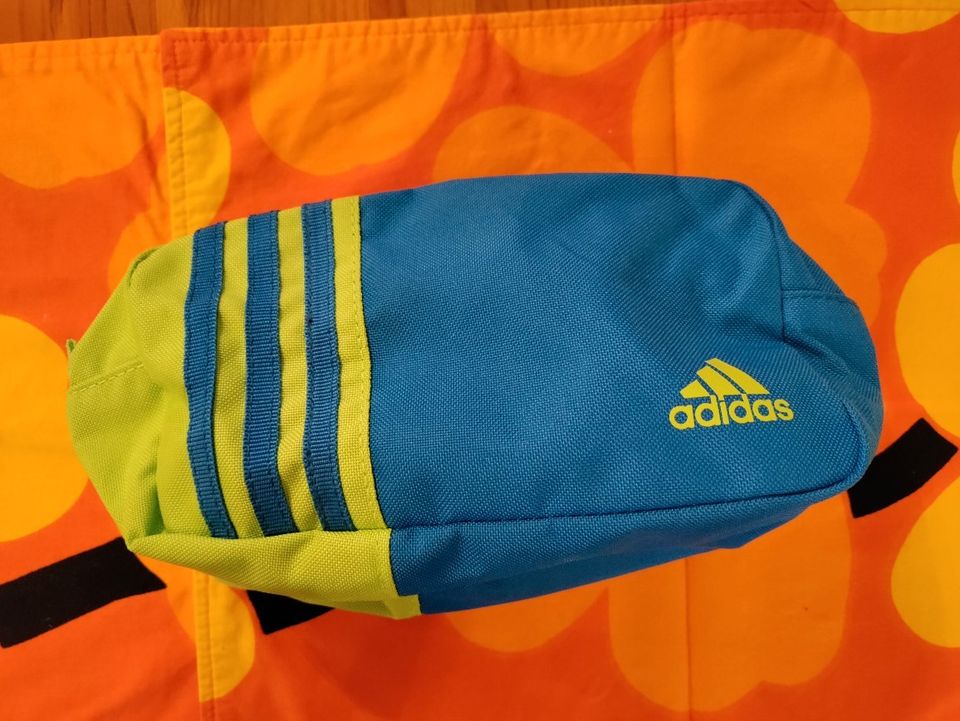 Adidas pussukka pieni laukku