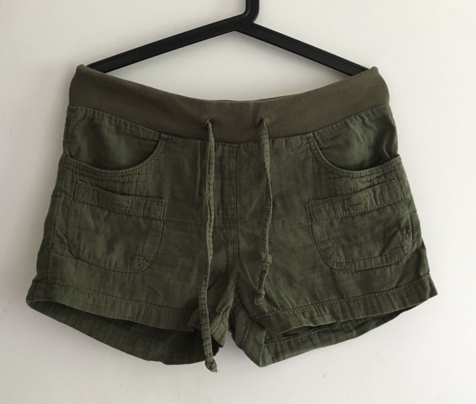 Lindex armeijanvihreät rennot shortsit 36