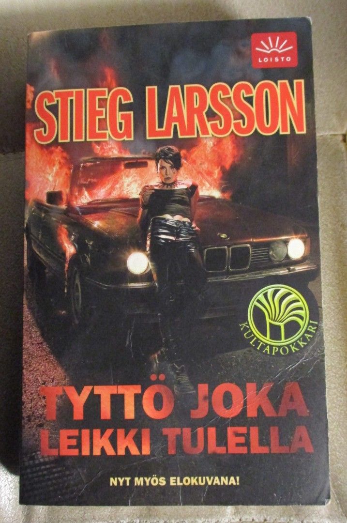 Tyttö joka leikki tulella