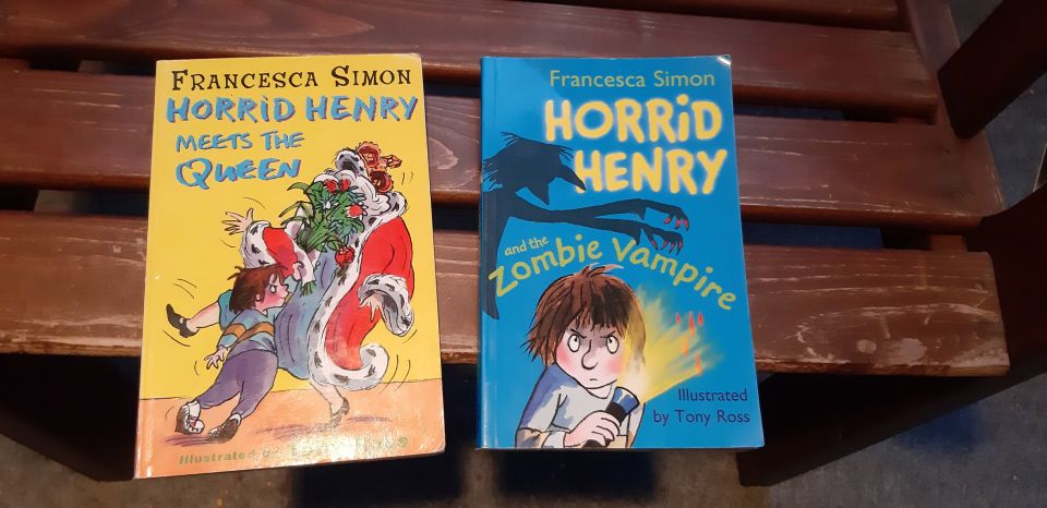 Horrid Henry (Hirveä Henry) englanniksi 2 pokkaria