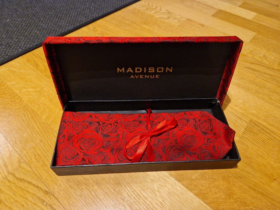 Ruusu solmio / kravatti lahjapakkauksella Madison