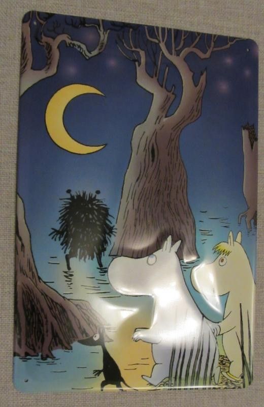 © Moomin Characters, "Muumin yö" -peltitaulu