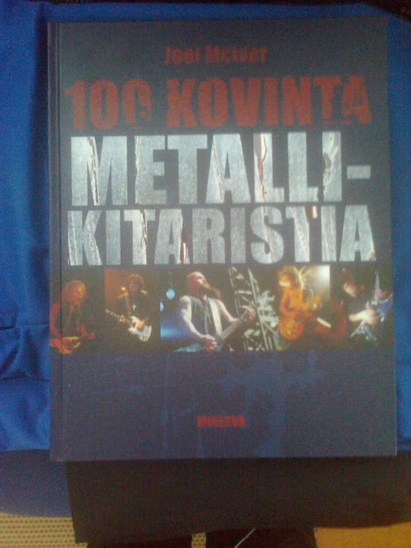 100 kovinta metallikitaristia