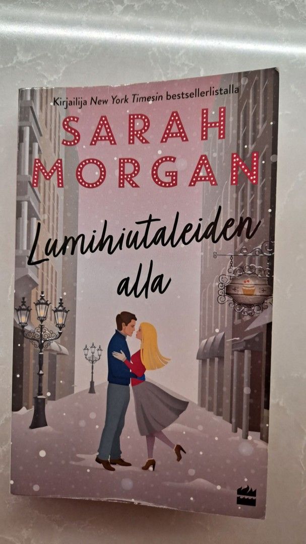 Lumihiutaleiden alla (Sarah Morgan)