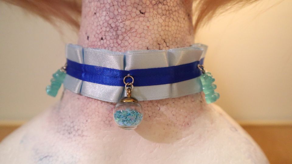 Sininen nallekarkki choker