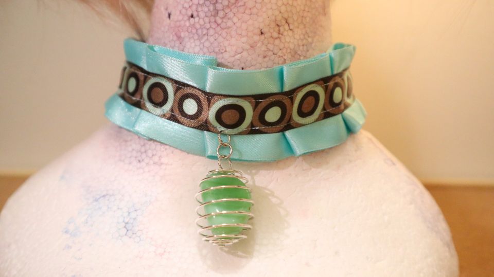 Pallo kuvioinen choker