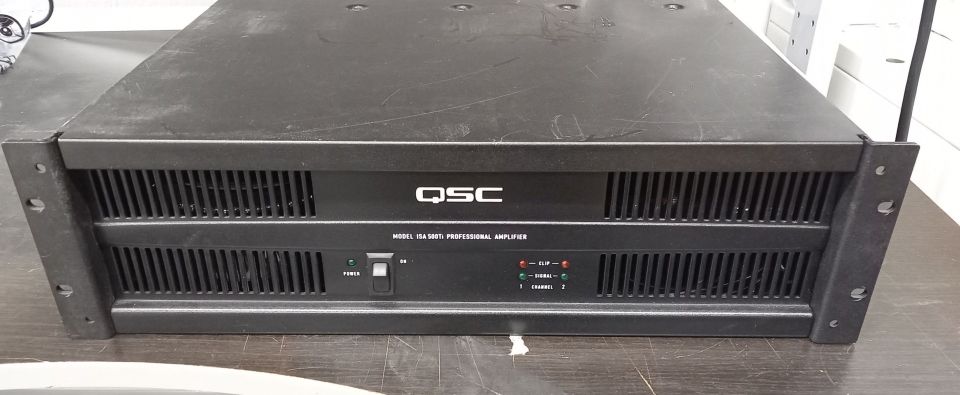 QSC ISA500Ti -päätevahvistin