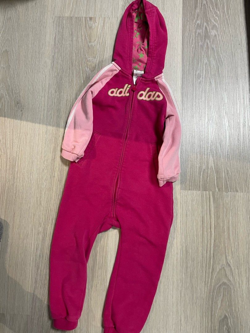 Pinkki Adidas sisähaalari koossa 98cm