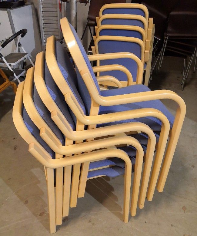 Iskun tuolit, malli 355-258, kangas päälinen, siistit.
